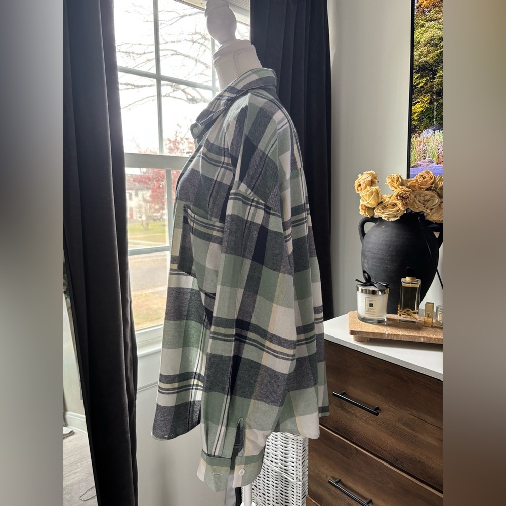 SHEIN Green Plaid Button Down Shirt - Picture 4 of 5